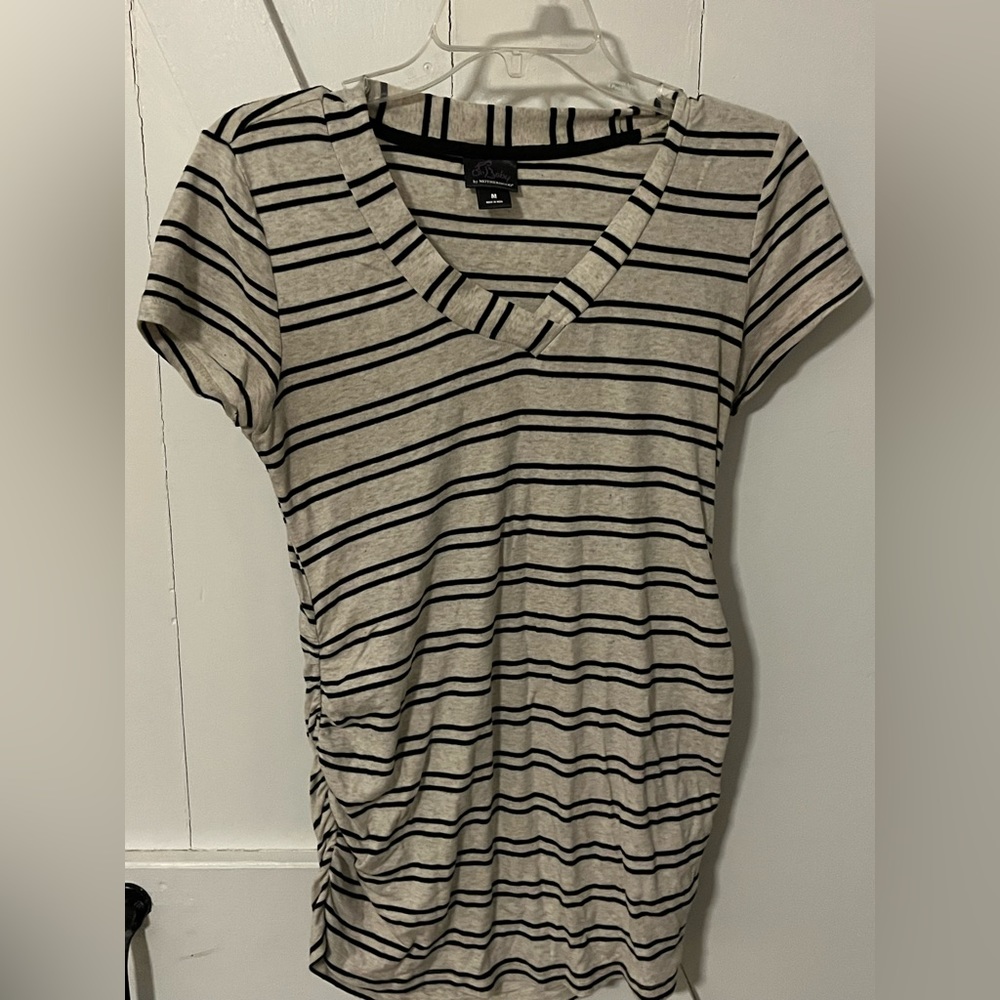 3/ $15 sale  Maternity v neck t shirt